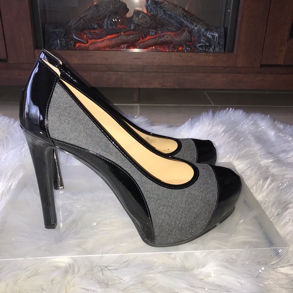 *Gianni Bini Grey/Black Platform Pump - Picture 5 of 8